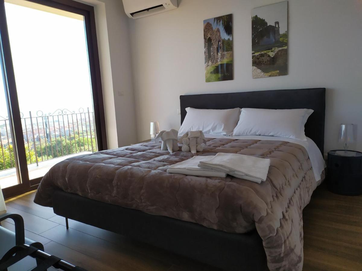 Bed and Breakfast Sotto L'Eremo Aci Catena Esterno foto